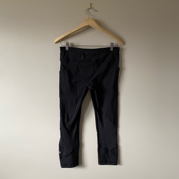 Black Lululemon 3/4 Length Leggings - Picture 4 of 6